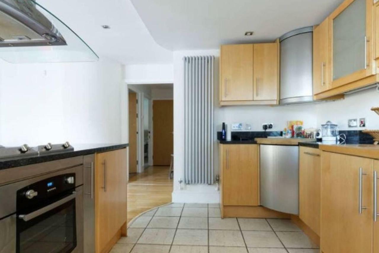 Peaceful Modern 2 Bedroom Flat With Water Views ロンドン エクステリア 写真