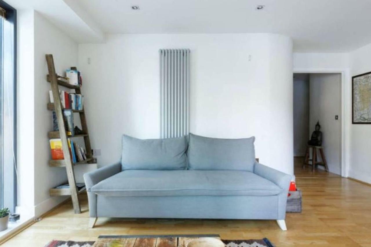 Peaceful Modern 2 Bedroom Flat With Water Views ロンドン エクステリア 写真